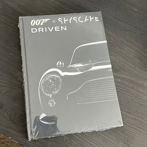007 x Spyscape DRIVEN book